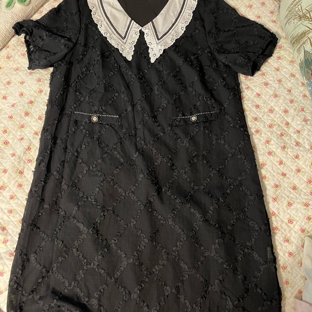 Black Lace Vintage Look Dress With White Handkerchief Collar